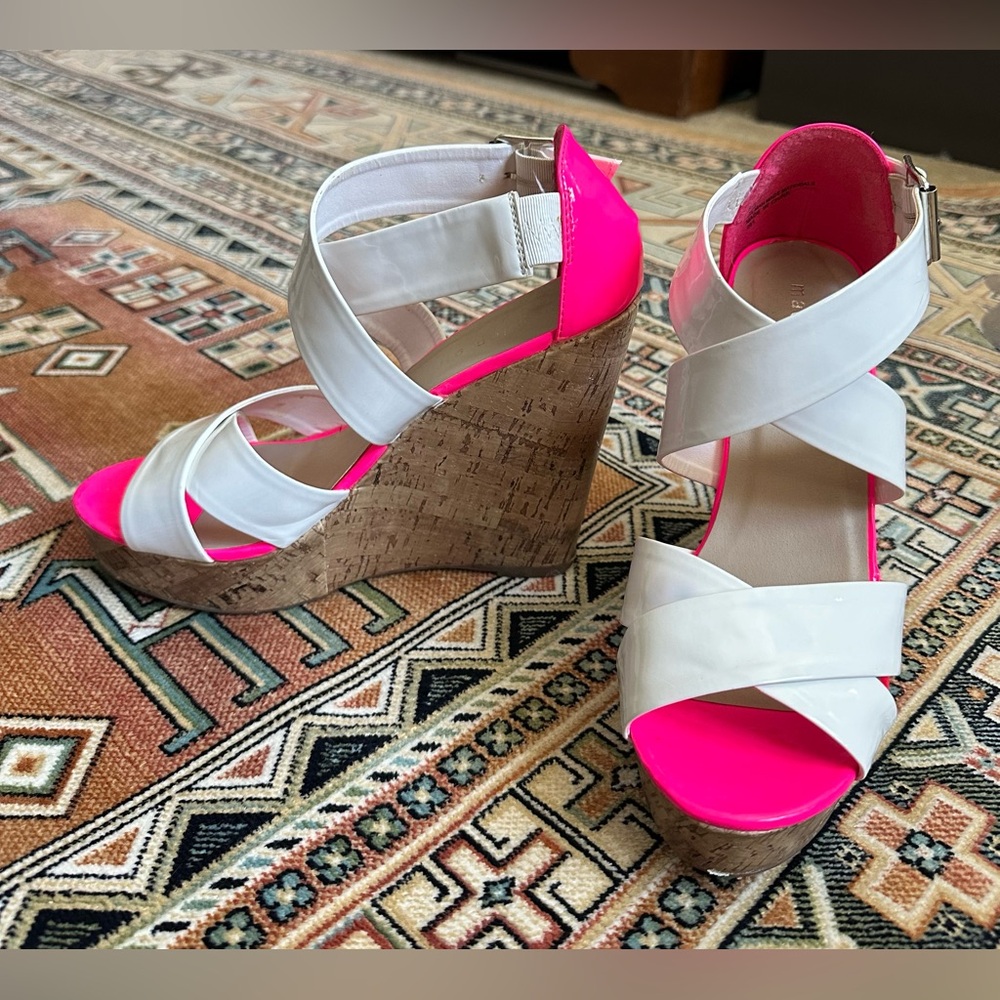 MADDEN GIRL 8.5 white pink wedges